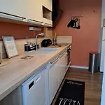 - Clim - Wifi -cuisine Privatif - Parking Prive - Salle De Bain Commune- Balcon *