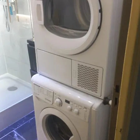 公寓 - Clim - Wifi -cuisine Privatif - Parking Prive - Salle De Bain Commune- Balcon 尼姆