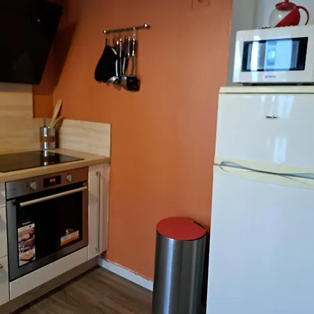 - Clim - Wifi -cuisine Privatif - Parking Prive - Salle De Bain Commune- Balcon 아파트