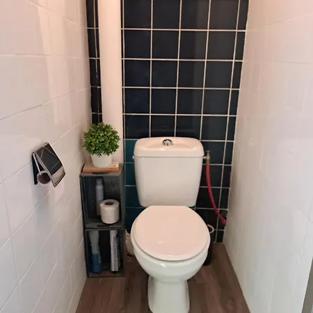 Appartement - Clim - Wifi -cuisine Privatif - Parking Privé - Salle De Bain Commune- Balcon