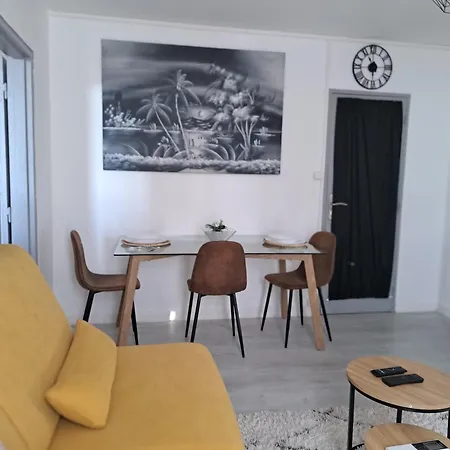 - Clim - Wifi -cuisine Privatif - Parking Prive - Salle De Bain Commune- Balcon 아파트