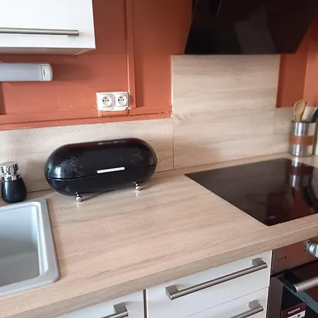 - Clim - Wifi -cuisine Privatif - Parking Prive - Salle De Bain Commune- Balcon