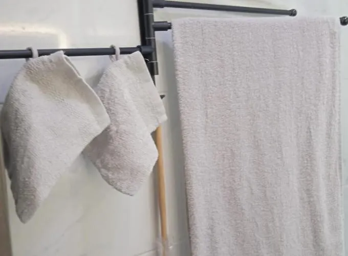 Apartamento - Clim - Wifi -cuisine Privatif - Parking Prive - Salle De Bain Commune- Balcon Nîmes