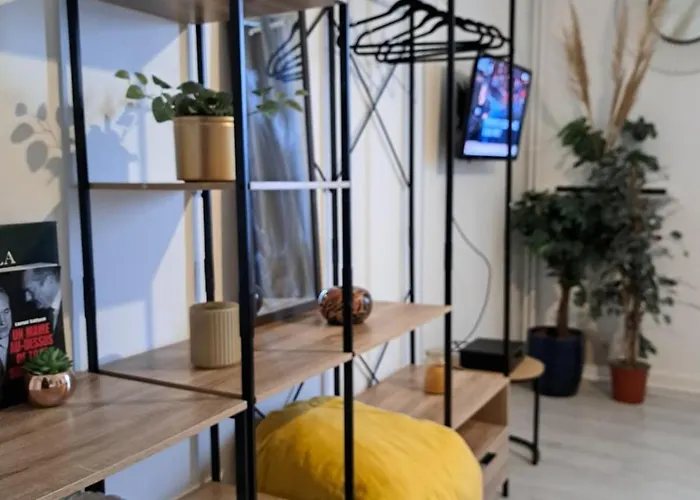 - Clim - Wifi -cuisine Privatif - Parking Prive - Salle De Bain Commune- Balcon