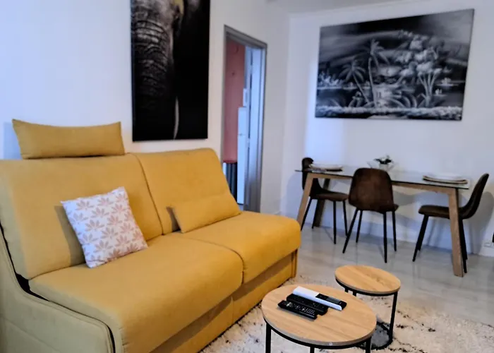 - Clim - Wifi -cuisine Privatif - Parking Prive - Salle De Bain Commune- Balcon